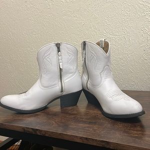 Ariat Women's Darlin Zipper Booties - Round Toe